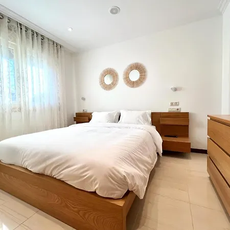 Bright And Cozy With Pool And Jacuzzi And Near